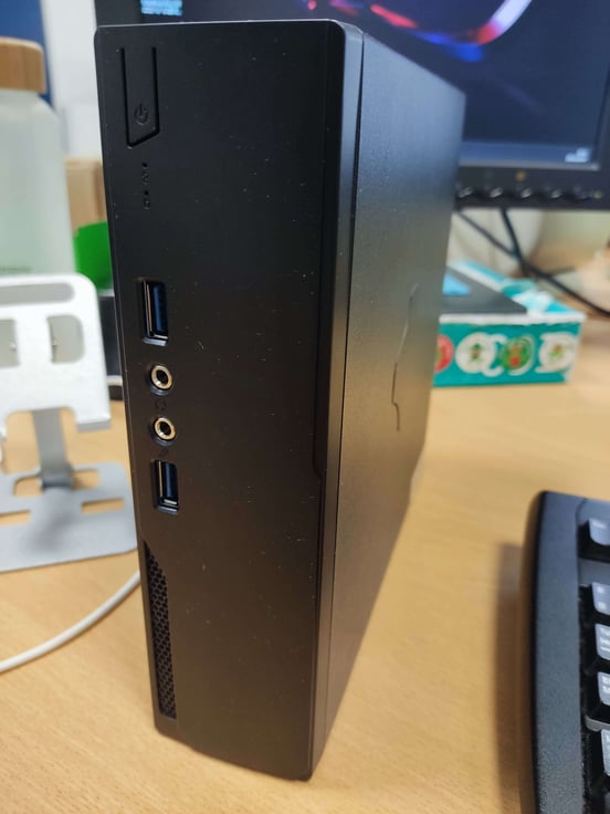 UNYKAch ITX UK1007 Mini computer case with VESA support, 150W power supply and USB 2.0 and 3.0 ports